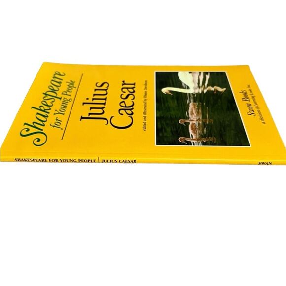 Julius Caesar Shakespeare for Young People NEW - Picture 2 of 4